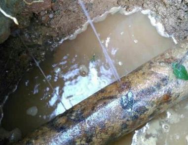 额济纳旗楼顶渗水维修公司分享下地暖漏水的原因及检测方法。